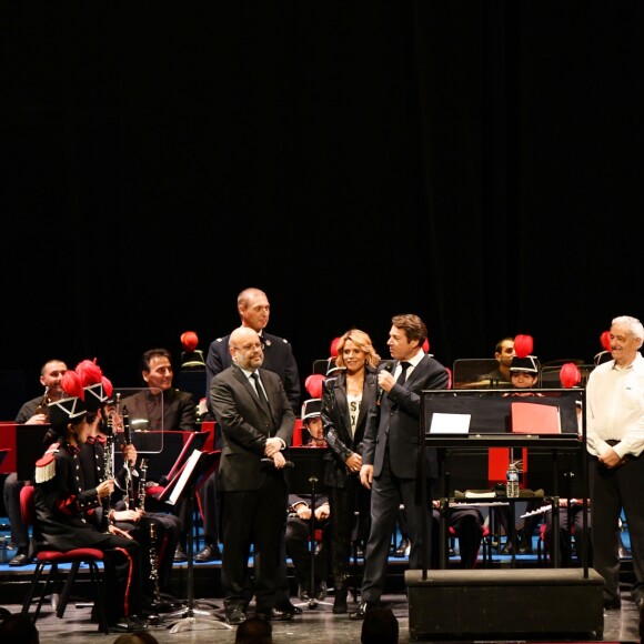 Exclusif - Philippe Pradal (1er adjoint de la ville de Nice et président de la Fondation Lenval), Romain Mussault (chef d'orchestre de la fanfare), Laura Tenoudji Estrosi et son mari Christian Estrosi (maire de Nice), et Gilbert Tosan (président de la chorale "Les Voix de Nice"), durant le concert caritatif donné par la Musique des Sapeurs Pompiers de la ville de Nice à l'Opéra de Nice, au profit de la Fondation Lenval, avec pour marraine Laura Tenoudji Estrosi. Nice, le 24 novembre 2014. © Bruno Bebert/Bestimage