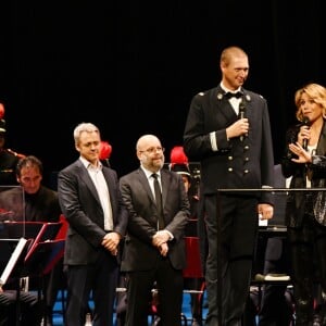 Exclusif - Arnaud Pouillart (directeur général de l'hôpital Lenval), Philippe Pradal (1er adjoint de la ville de Nice et président de la Fondation Lenval), Romain Mussault (chef d'orchestre de la fanfare), Laura Tenoudji Estrosi et Gilbert Tosan (président de la chorale "Les Voix de Nice"), durant le concert caritatif donné par la Musique des Sapeurs Pompiers de la ville de Nice à l'Opéra de Nice, au profit de la Fondation Lenval, avec pour marraine Laura Tenoudji Estrosi. Nice, le 24 novembre 2014. © Bruno Bebert/Bestimage