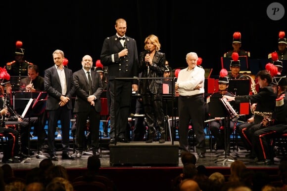 Exclusif - Arnaud Pouillart (directeur général de l'hôpital Lenval), Philippe Pradal (1er adjoint de la ville de Nice et président de la Fondation Lenval), Romain Mussault (chef d'orchestre de la fanfare), Laura Tenoudji Estrosi et Gilbert Tosan (président de la chorale "Les Voix de Nice"), durant le concert caritatif donné par la Musique des Sapeurs Pompiers de la ville de Nice à l'Opéra de Nice, au profit de la Fondation Lenval, avec pour marraine Laura Tenoudji Estrosi. Nice, le 24 novembre 2014. © Bruno Bebert/Bestimage