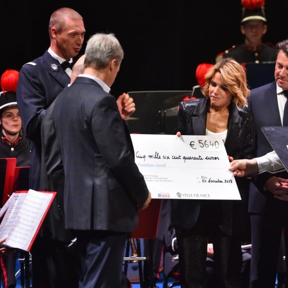 Exclusif - Romain Mussault (chef d'orchestre de la fanfare), Arnaud Pouillart (directeur général de l'hôpital Lenval), Laura Tenoudji Estrosi et son mari Christian Estrosi (maire de Nice), et Gilbert Tosan (président de la chorale "Les Voix de Nice"), durant le concert caritatif donné par la Musique des Sapeurs Pompiers de la ville de Nice à l'Opéra de Nice, au profit de la Fondation Lenval, avec pour marraine Laura Tenoudji Estrosi. Nice, le 24 novembre 2014. © Bruno Bebert/Bestimage