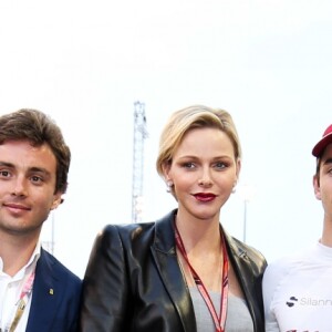 Charlene de Monaco est allée à la rencontre de Charles Leclerc au Grand Prix d'Abu Dhabi le 25 novembre 2018.