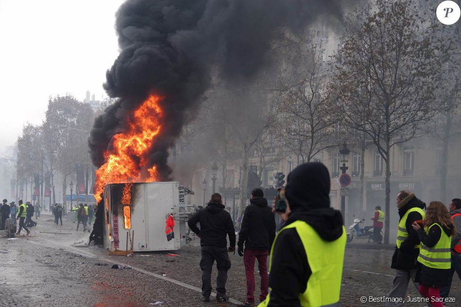 Manifestation Du Mouvement Des Gilets Jaunes Sur Les Champs