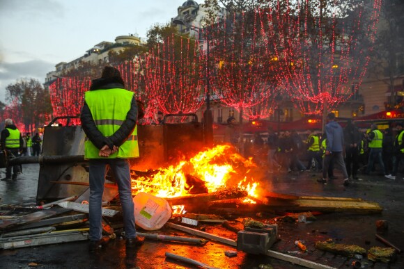 Manifestation du mouvement des gilets jaunes sur les Champs-Elysées. Paris, le 24 novembre 2018.