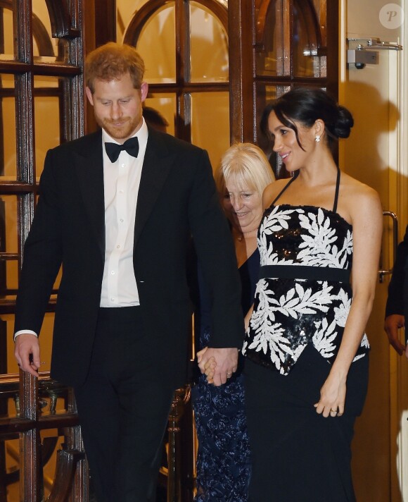 Le prince Harry, duc de Sussex, et Meghan Markle (enceinte), duchesse de Sussex, lors de la soirée Royal Variety Performance à Londres le 19 novembre 2018.