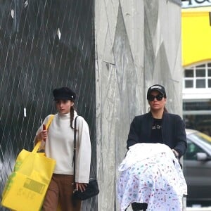 Exclusif - Eva Longoria et son mari José Baston sont allés faire du shopping avec leur fils Santiago à Los Angeles. Le 19 novembre 2018