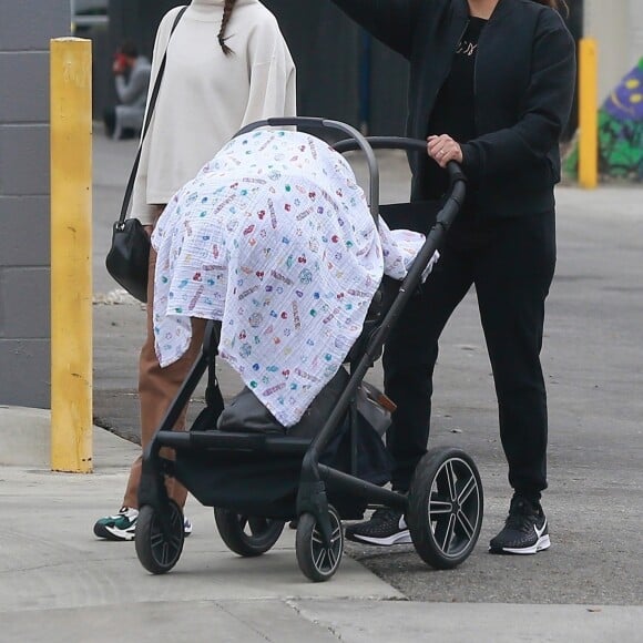 Exclusif - Eva Longoria et son mari José Baston sont allés faire du shopping avec leur fils Santiago à Los Angeles. Le 19 novembre 2018