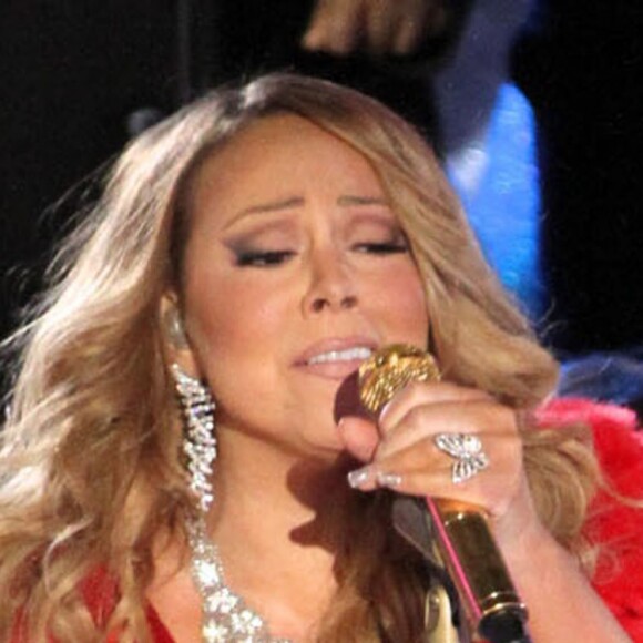 Mariah Carey chante à la cérémonie de Noël au "Rockefeller Center" à New York, le 3 décembre 2014