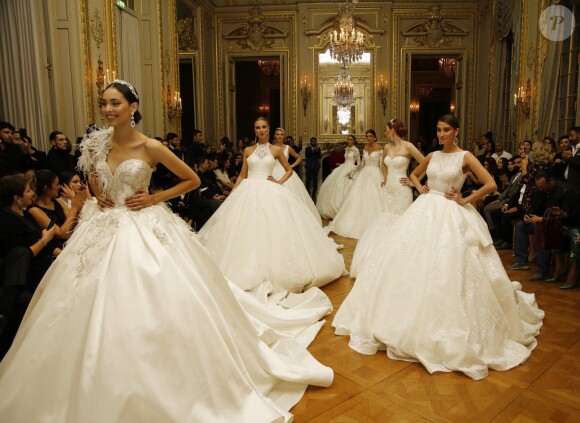 Exclusif - Défilé de la nouvelle collection "Sima Couture" (designer de robes de prestige) à l'hôtel Shangri-La à Paris, France, le 26 novembre 2018. © Marc Ausset-Lacroix/Bestimage
