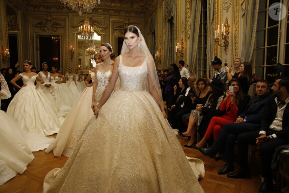 Exclusif - Défilé de la nouvelle collection "Sima Couture" (designer de robes de prestige) à l'hôtel Shangri-La à Paris, France, le 26 novembre 2018. © Marc Ausset-Lacroix/Bestimage