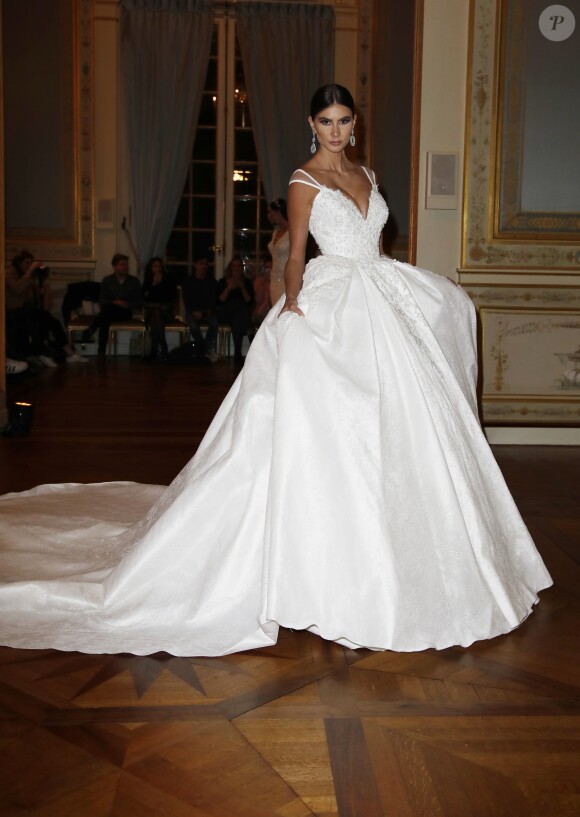 Exclusif - Défilé de la nouvelle collection "Sima Couture" (designer de robes de prestige) à l'hôtel Shangri-La à Paris, France, le 26 novembre 2018. © Marc Ausset-Lacroix/Bestimage