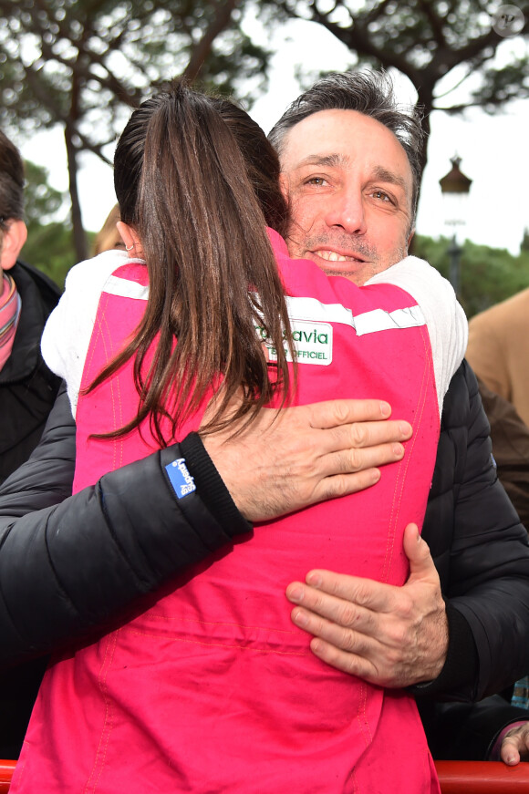 Daniel Ducruet avec sa fille Pauline Ducruet lors du départ de celle-ci pour le Rallye Aïcha des Gazelles le 17 mars 2018 à Monaco. © Bruno Bebert/Bestimage