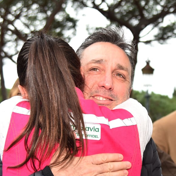 Daniel Ducruet avec sa fille Pauline Ducruet lors du départ de celle-ci pour le Rallye Aïcha des Gazelles le 17 mars 2018 à Monaco. © Bruno Bebert/Bestimage