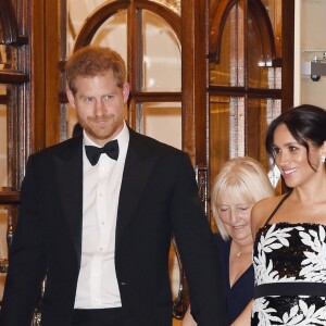 Le prince Harry, duc de Sussex, et Meghan Markle (enceinte), duchesse de Sussex, quittant la soirée Royal Variety Performance à Londres le 19 novembre 2018.