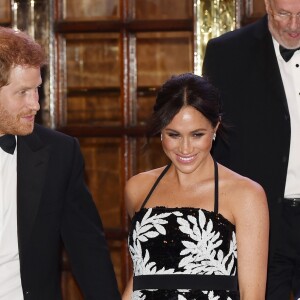 Le prince Harry, duc de Sussex, et Meghan Markle (enceinte), duchesse de Sussex, quittant la soirée Royal Variety Performance à Londres le 19 novembre 2018.