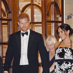 Le prince Harry, duc de Sussex, et Meghan Markle (enceinte), duchesse de Sussex, quittant la soirée Royal Variety Performance à Londres le 19 novembre 2018.