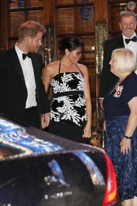 Le prince Harry, duc de Sussex, et Meghan Markle (enceinte), duchesse de Sussex, quittant la soirée Royal Variety Performance à Londres le 19 novembre 2018.