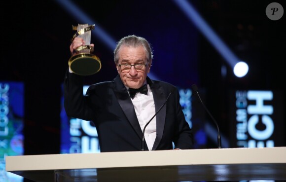 M. Scorsese honore Robert De Niro au 17ème festival du film de Marrakech. Robert de Niro a reçu des mains de son vieil ami et complice "Marty", M. Scorsese, l'étoile d'Or du festival international de Marrakech, en hommage à sa carrière exceptionnelle d'acteur. Marrakech le 1er décembre 2018. © Denis Guignebourg/Bestimage