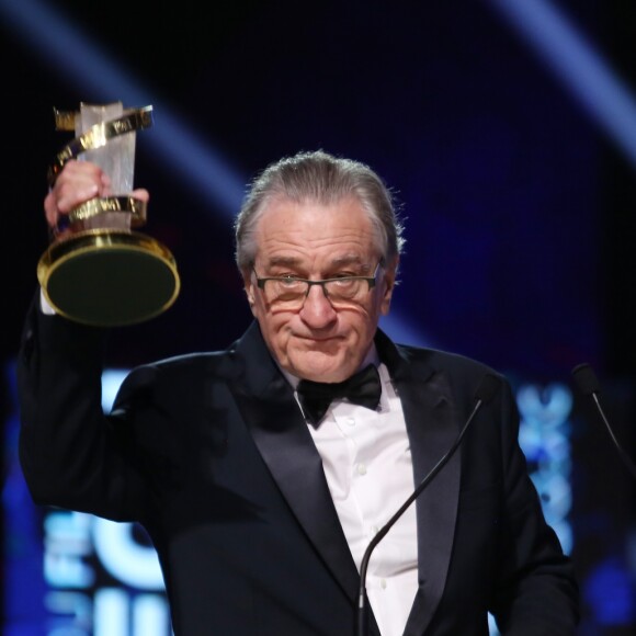 M. Scorsese honore Robert De Niro au 17ème festival du film de Marrakech. Robert de Niro a reçu des mains de son vieil ami et complice "Marty", M. Scorsese, l'étoile d'Or du festival international de Marrakech, en hommage à sa carrière exceptionnelle d'acteur. Marrakech le 1er décembre 2018. © Denis Guignebourg/Bestimage