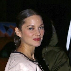 Marion Cotillard - Défilé de mode Chanel, collection Métiers d'Art 2018/2019 au Metropolitan Museum of Art à New York, le 4 décembre 2018.