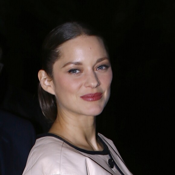 Marion Cotillard - Défilé de mode Chanel, collection Métiers d'Art 2018/2019 au Metropolitan Museum of Art à New York, le 4 décembre 2018.