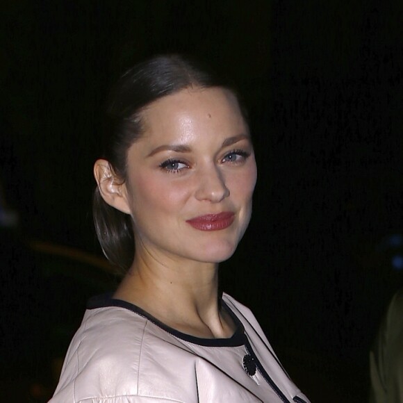 Marion Cotillard - Défilé de mode Chanel, collection Métiers d'Art 2018/2019 au Metropolitan Museum of Art à New York, le 4 décembre 2018.