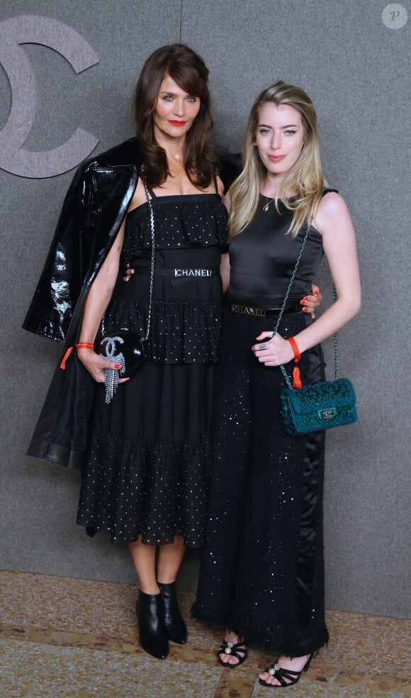 Helena Christensen et Clara Mcgregor - Défilé de mode Chanel, collection Métiers d'Art 2018/2019 au Metropolitan Museum of Art à New York, le 4 décembre 2018.