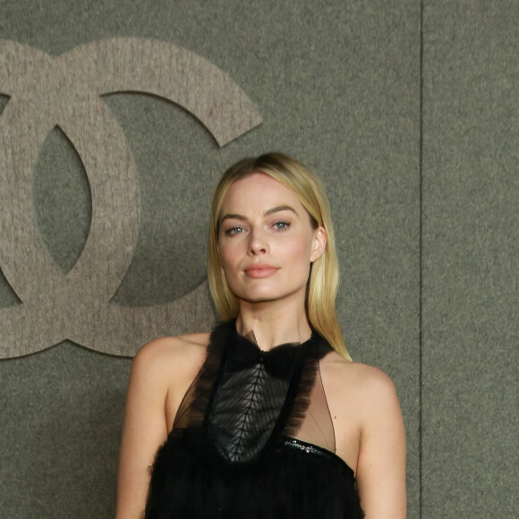 Margot Robbie - Défilé de mode Chanel, collection Métiers d'Art 2018/2019 au Metropolitan Museum of Art à New York, le 4 décembre 2018.