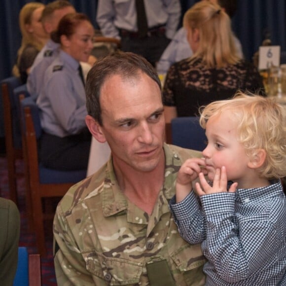 Le prince William et Catherine (Kate) Middleton se rendent sur la base militaire de la Royal Air Force (RAF) d'Akrotiri, à Chypre, pour rencontrer les soldats, les familles résidant sur la base, le personnel de la station et des membres de la communauté locale. Le 5 décembre 2018.