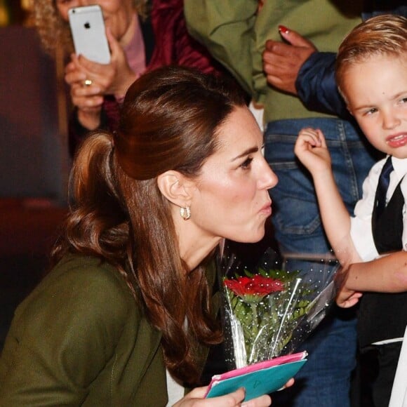 Le prince William et Catherine (Kate) Middleton se rendent sur la base militaire de la Royal Air Force (RAF) d'Akrotiri, à Chypre, pour rencontrer les soldats, les familles résidant sur la base, le personnel de la station et des membres de la communauté locale. Le 5 décembre 2018.