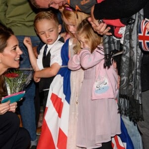 Le prince William et Catherine (Kate) Middleton se rendent sur la base militaire de la Royal Air Force (RAF) d'Akrotiri, à Chypre, pour rencontrer les soldats, les familles résidant sur la base, le personnel de la station et des membres de la communauté locale. Le 5 décembre 2018.