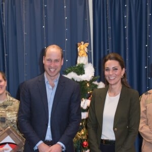 Le prince William et Catherine (Kate) Middleton se rendent sur la base militaire de la Royal Air Force (RAF) d'Akrotiri, à Chypre, pour rencontrer les soldats, les familles résidant sur la base, le personnel de la station et des membres de la communauté locale. Le 5 décembre 2018.