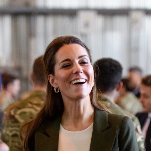 Le prince William et Catherine (Kate) Middleton se rendent sur la base militaire de la Royal Air Force (RAF) d'Akrotiri, à Chypre, pour rencontrer les soldats, les familles résidant sur la base, le personnel de la station et des membres de la communauté locale. Le 5 décembre 2018.