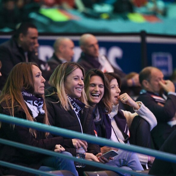 Amélie Mauresmo - People lors du 4ème match de la Finale de la coupe Davis en simple opposant la France à la Belgique remporté par D.Goffin (7-6 [5], 6-3, 6-2) au Stade Pierre Mauroy à Lille , le 26 novembre 2017. © Perusseau-Veeren/Bestimage