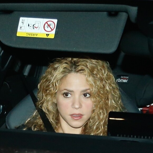 Shakira va fêter son 41ème anniversaire et le 31ème anniversaire de son compagnon le défenseur du FC Barcelone, Gerard Pique, avec des amis et de la famille à leur domicile à Barcelone en Espagne.