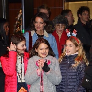 Katie Holmes et sa fille Suri Cruise - Les célébrités quittent la soirée Z100's Jingleball à New York le 7 décembre 2018.