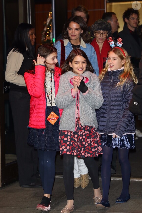 Katie Holmes et sa fille Suri Cruise - Les célébrités quittent la soirée Z100's Jingleball à New York le 7 décembre 2018.