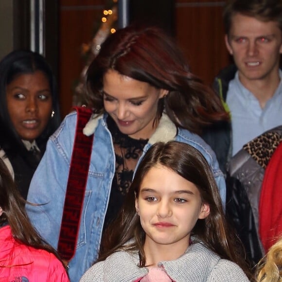 Katie Holmes et sa fille Suri Cruise - Les célébrités quittent la soirée Z100's Jingleball à New York le 7 décembre 2018.