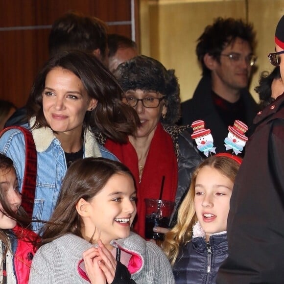 Katie Holmes et sa fille Suri Cruise - Les célébrités quittent la soirée Z100's Jingleball à New York le 7 décembre 2018.