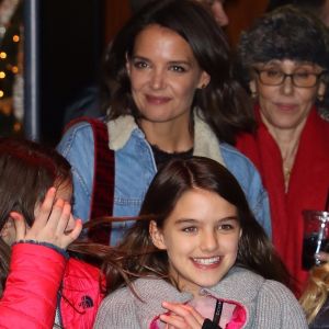 Katie Holmes et sa fille Suri Cruise - Les célébrités quittent la soirée Z100's Jingleball à New York le 7 décembre 2018.