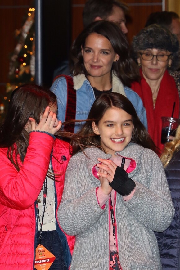 Katie Holmes et sa fille Suri Cruise - Les célébrités quittent la soirée Z100's Jingleball à New York le 7 décembre 2018.