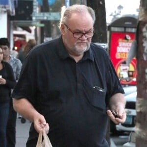 Exclusif - Thomas Markle fait des courses dans les rues de Rosarito au Mexique, le 22 octobre 2018.