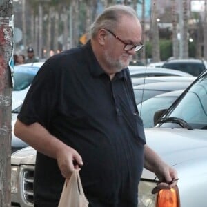 Exclusif - Thomas Markle fait des courses dans les rues de Rosarito au Mexique, le 22 octobre 2018.