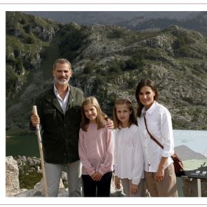 Carte de voeux familiale du roi Felipe VI, de la reine Letizia et de leurs filles la princesse Leonor et l'infante Sofia le 10 décembre 2018.