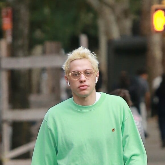 Pete Davidson se promène à New York le 22 septembre 2018.