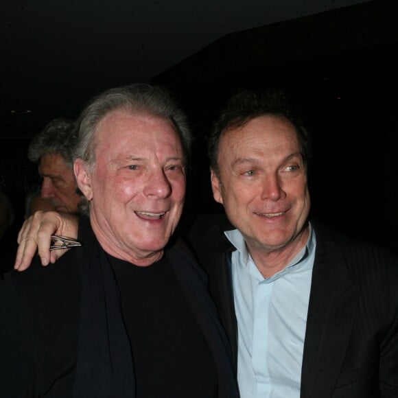 Herbert Léonard et Julien Lepers - 40 ans après la disparation de Claude François, sa parolière Vline Buggy reçoit les insignes de chevalier des Arts et Lettres des mains d'H. Aufray au sein de la Sacem à Paris le 9 avril 2018.