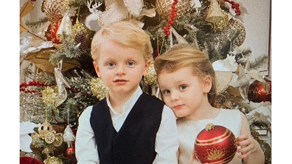 Jacques et Gabriella de Monaco : Les jumeaux très chic devant le sapin familial