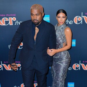 Kim Kardashian et son mari Kanye West arrivent à la première du spectacle de Cher au théâtre Neil Simon à New York, le 3 décembre 2018.