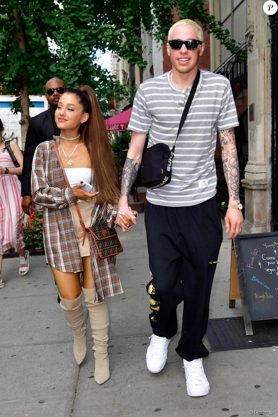 Ariana Grande et son fiancé Pete Davidson sont allés faire du shopping chez Barney&#039;s à New York, le 16 juillet 2018