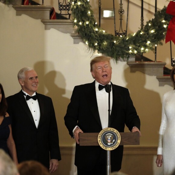 Le président Donald Trump et la première dame Melania Trump participent au bal du Congrès à la Maison Blanche à Washington le 15 décembre 2018.