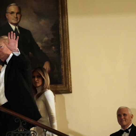 Le président Donald Trump et la première dame Melania Trump participent au bal du Congrès à la Maison Blanche à Washington le 15 décembre 2018.